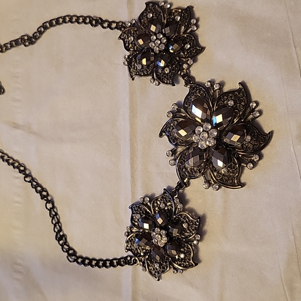 Vintage Gunmetal Gray Large Floral Rhinestone Collar Necklace